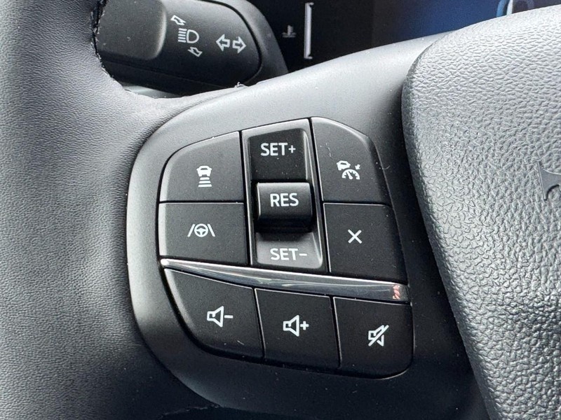 Ford Maverick Vehicle Image 14