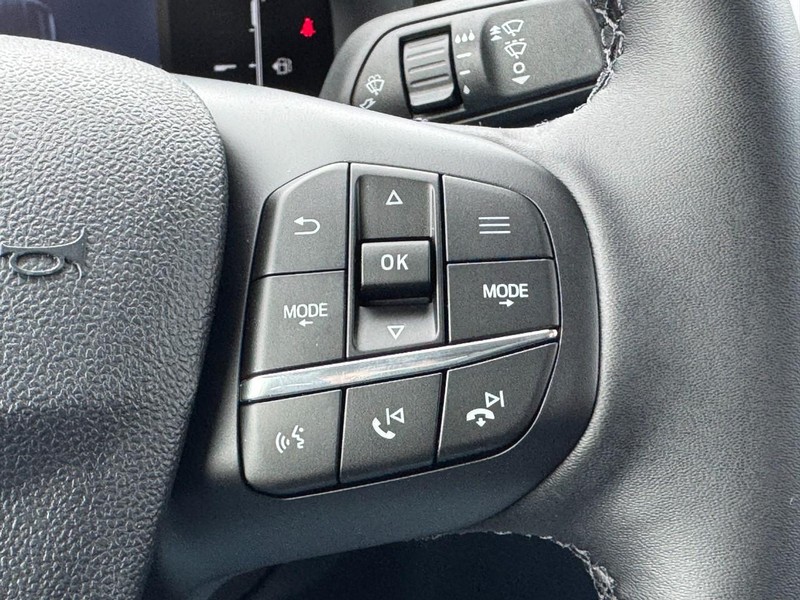 Ford Maverick Vehicle Image 15