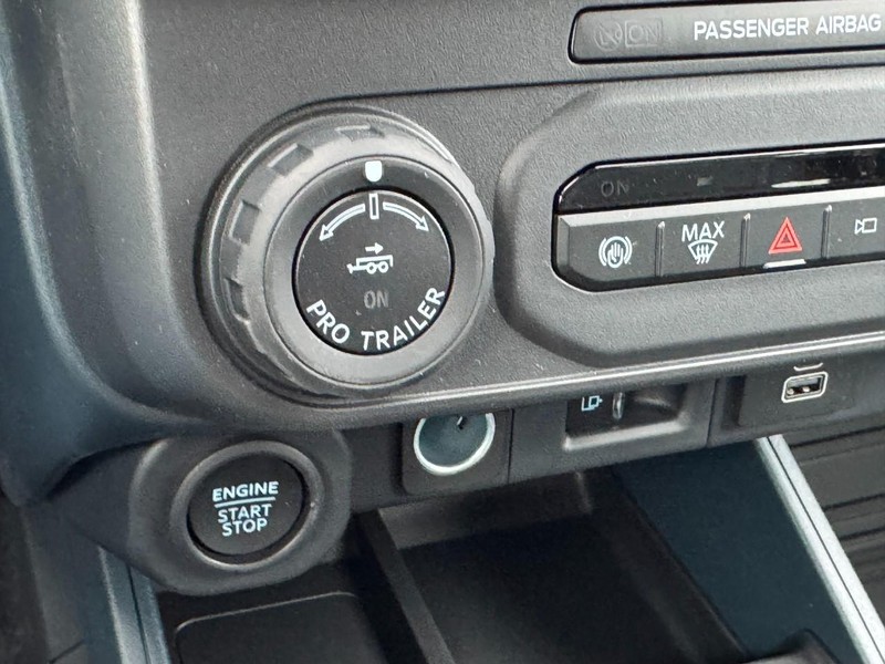 Ford Maverick Vehicle Image 16