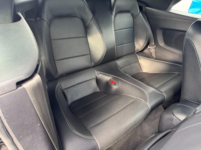 Ford Mustang Vehicle Image 09