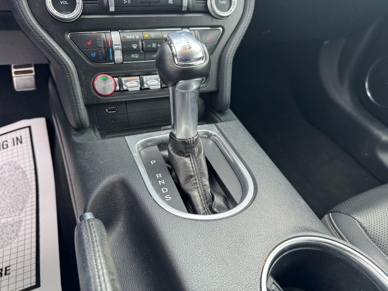 Ford Mustang Vehicle Image 17