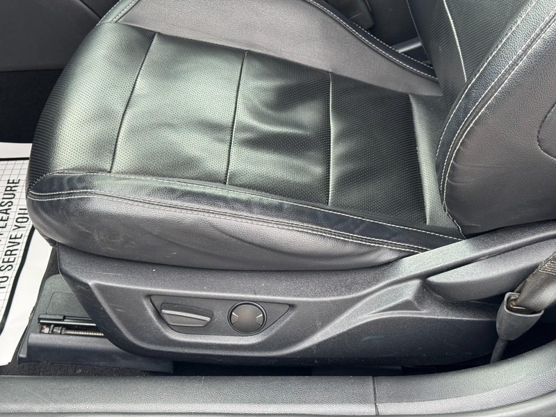 Ford Mustang Vehicle Image 24