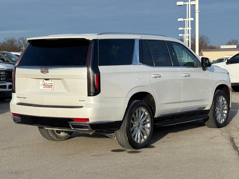 Cadillac Escalade Vehicle Full-screen Gallery Image 03