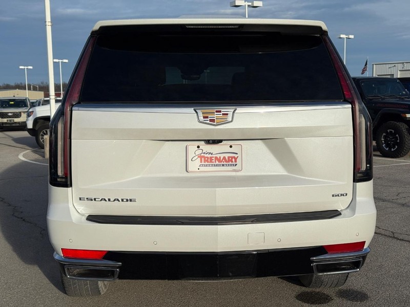 Cadillac Escalade Vehicle Full-screen Gallery Image 04