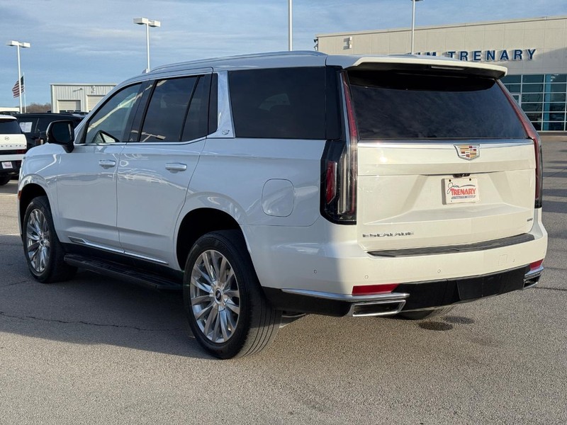 Cadillac Escalade Vehicle Full-screen Gallery Image 05