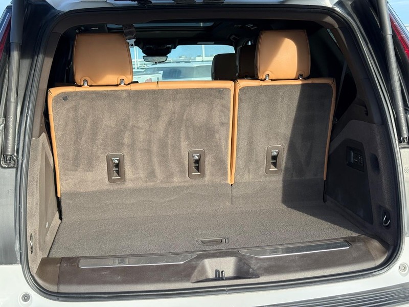 Cadillac Escalade Vehicle Full-screen Gallery Image 06