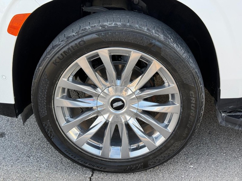 Cadillac Escalade Vehicle Full-screen Gallery Image 07