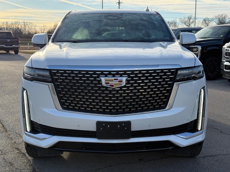 Cadillac Escalade Vehicle Full-screen Gallery Image 09