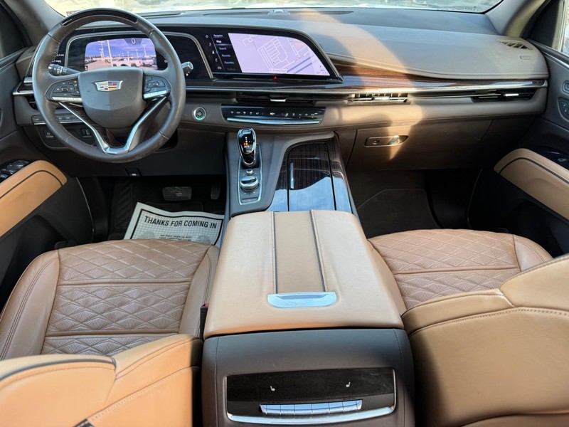 Cadillac Escalade Vehicle Full-screen Gallery Image 14