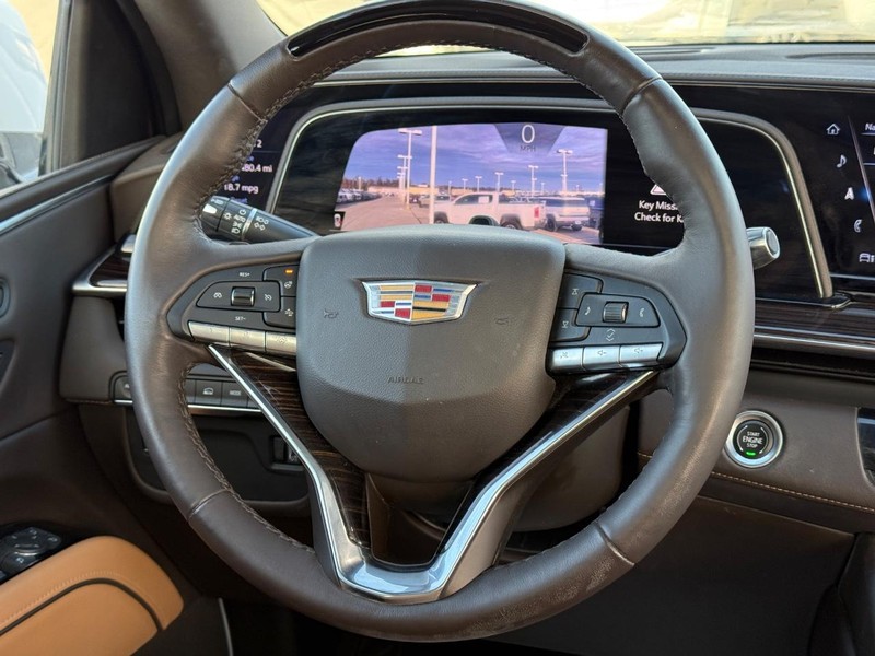 Cadillac Escalade Vehicle Full-screen Gallery Image 15