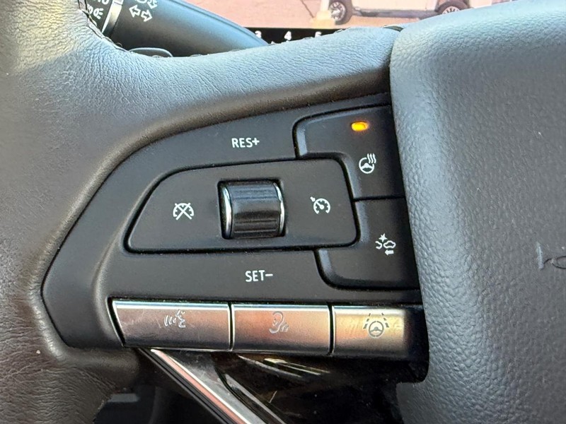 Cadillac Escalade Vehicle Full-screen Gallery Image 16