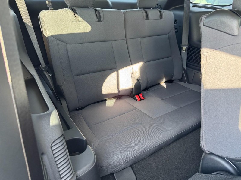 Ford Explorer Vehicle Image 06