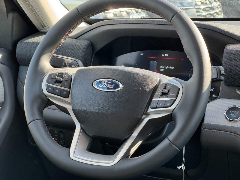 Ford Explorer Vehicle Image 08