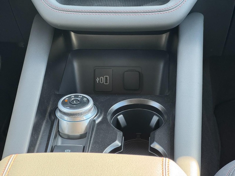 Ford Explorer Vehicle Image 10