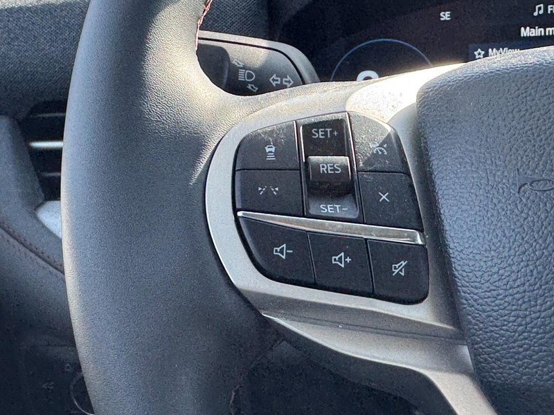 Ford Explorer Vehicle Image 14