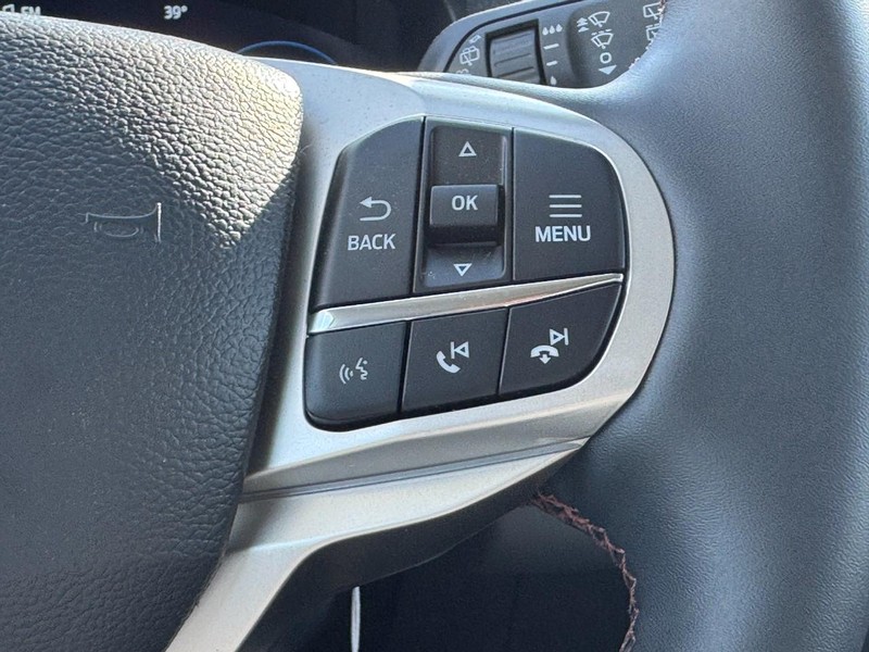 Ford Explorer Vehicle Image 15