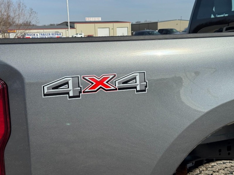 Ford Super Duty F-250 SRW Vehicle Image 05