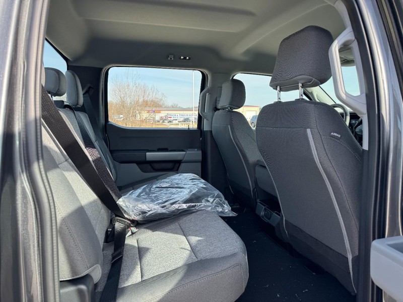 Ford Super Duty F-250 SRW Vehicle Image 06