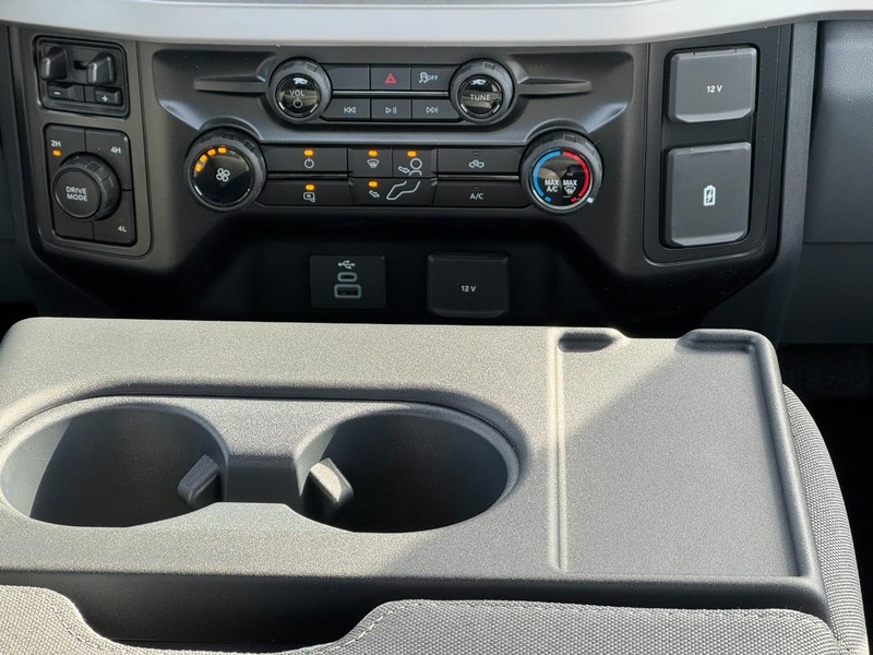 Ford Super Duty F-250 SRW Vehicle Image 10