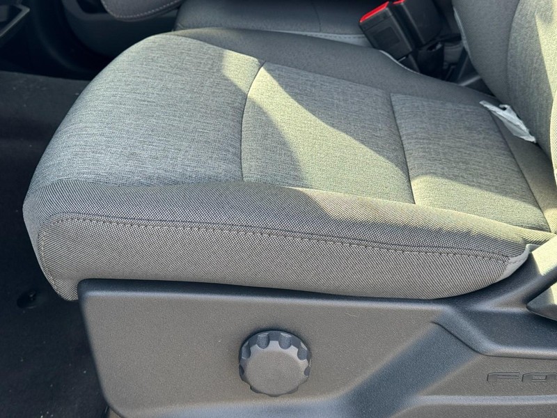 Ford Super Duty F-250 SRW Vehicle Image 12