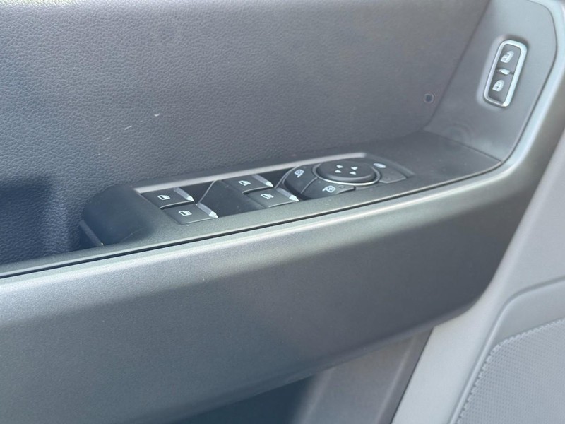 Ford Super Duty F-250 SRW Vehicle Image 13