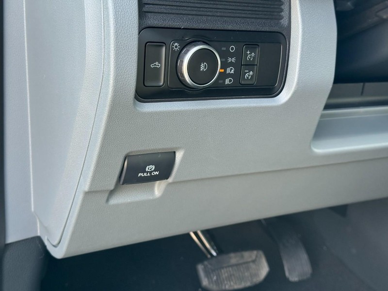 Ford Super Duty F-250 SRW Vehicle Image 14