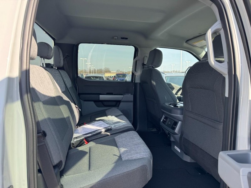 Ford Super Duty F-250 SRW Vehicle Image 05