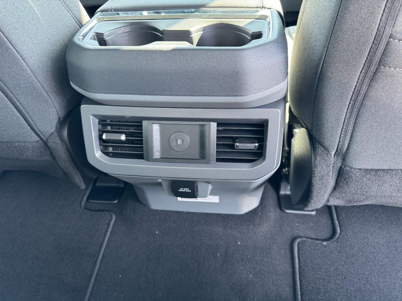 Ford Super Duty F-250 SRW Vehicle Image 10