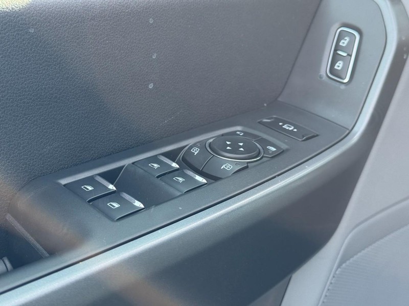 Ford Super Duty F-250 SRW Vehicle Image 12