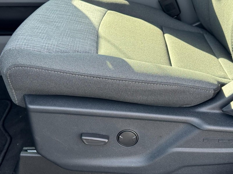 Ford Super Duty F-250 SRW Vehicle Image 13