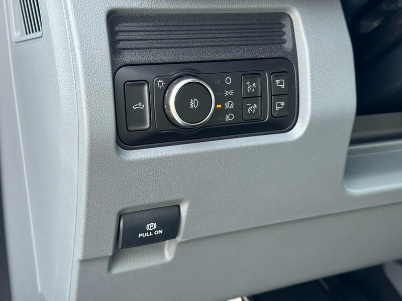 Ford Super Duty F-250 SRW Vehicle Image 14