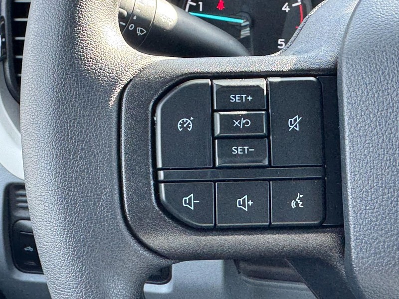 Ford Super Duty F-250 SRW Vehicle Image 15