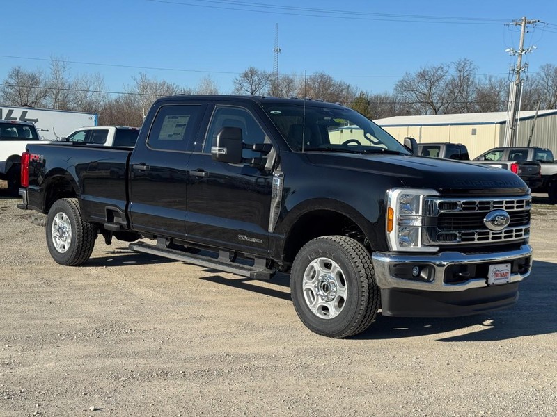 Ford Super Duty F-250 SRW Vehicle Full-screen Gallery Image 2