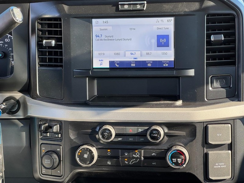 Ford Super Duty F-250 SRW Vehicle Full-screen Gallery Image 9