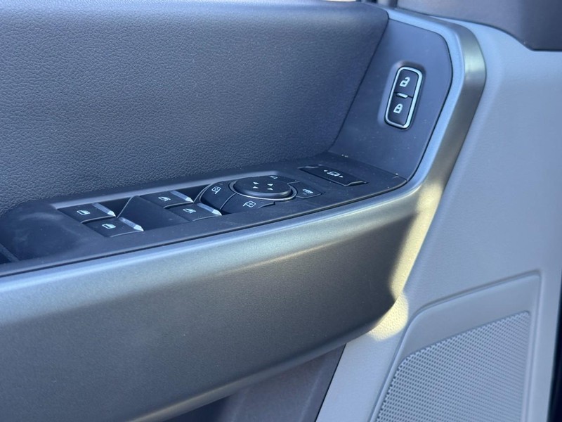 Ford Super Duty F-250 SRW Vehicle Full-screen Gallery Image 13