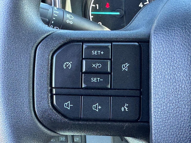 Ford Super Duty F-250 SRW Vehicle Full-screen Gallery Image 15