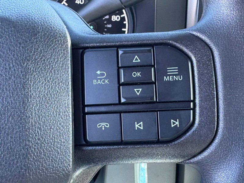 Ford Super Duty F-250 SRW Vehicle Full-screen Gallery Image 16