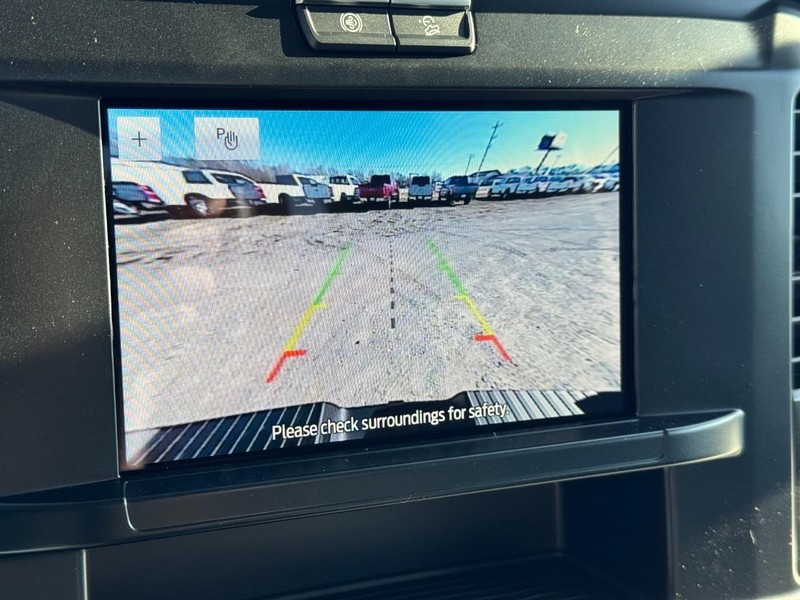 Ford Super Duty F-250 SRW Vehicle Full-screen Gallery Image 18