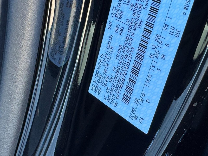 Ford Super Duty F-250 SRW Vehicle Full-screen Gallery Image 19