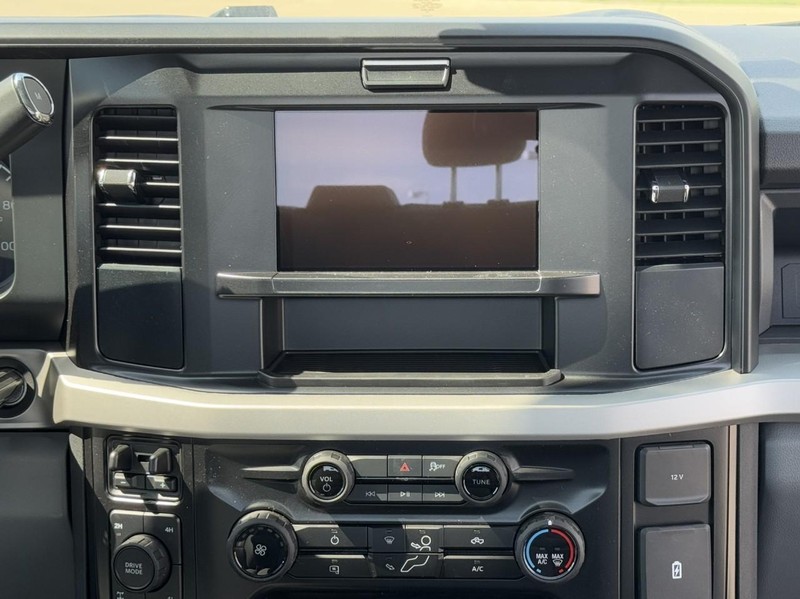 Ford Super Duty F-250 SRW Vehicle Full-screen Gallery Image 8
