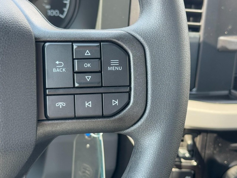 Ford Super Duty F-250 SRW Vehicle Full-screen Gallery Image 11