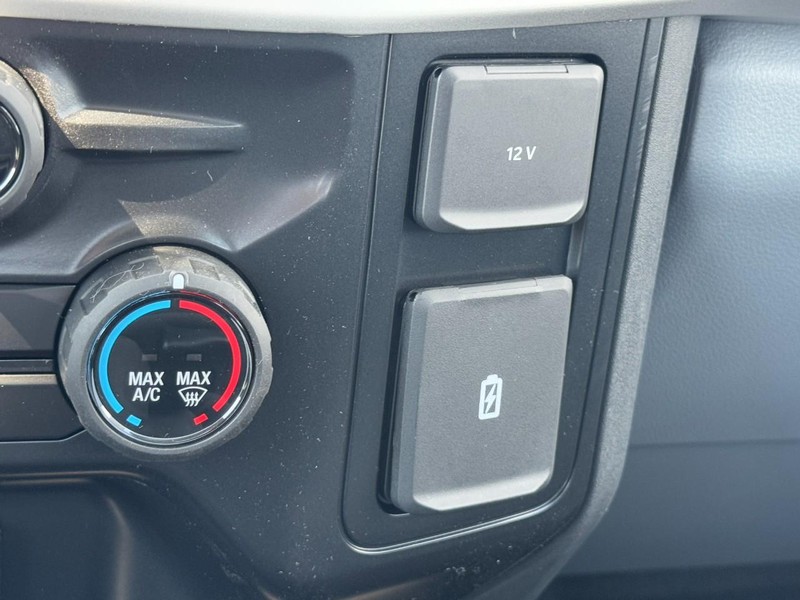 Ford Super Duty F-250 SRW Vehicle Full-screen Gallery Image 12