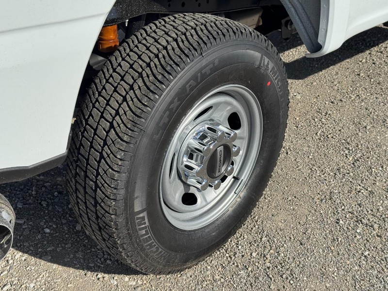 Ford Super Duty F-250 SRW Vehicle Image 05