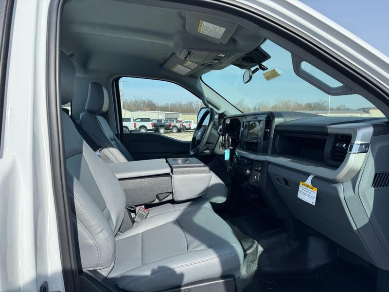 Ford Super Duty F-250 SRW Vehicle Image 06