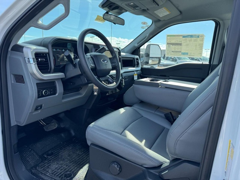 Ford Super Duty F-250 SRW Vehicle Image 09