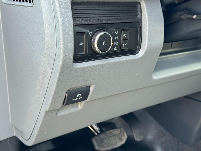 Ford Super Duty F-250 SRW Vehicle Image 10