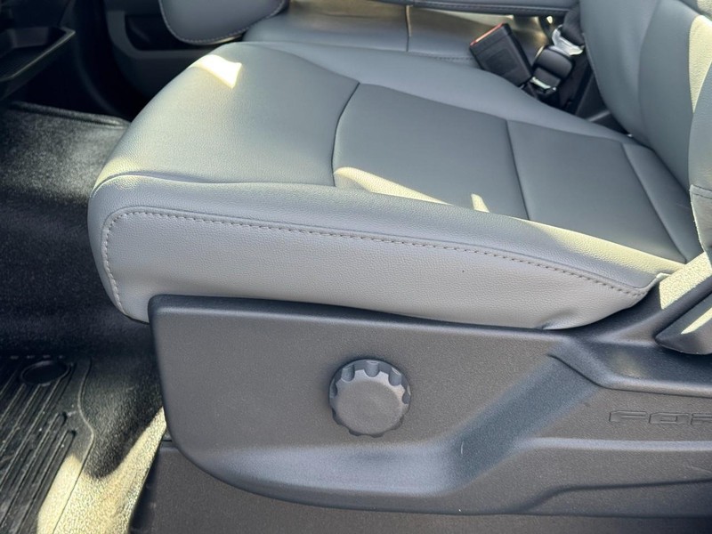 Ford Super Duty F-250 SRW Vehicle Image 12