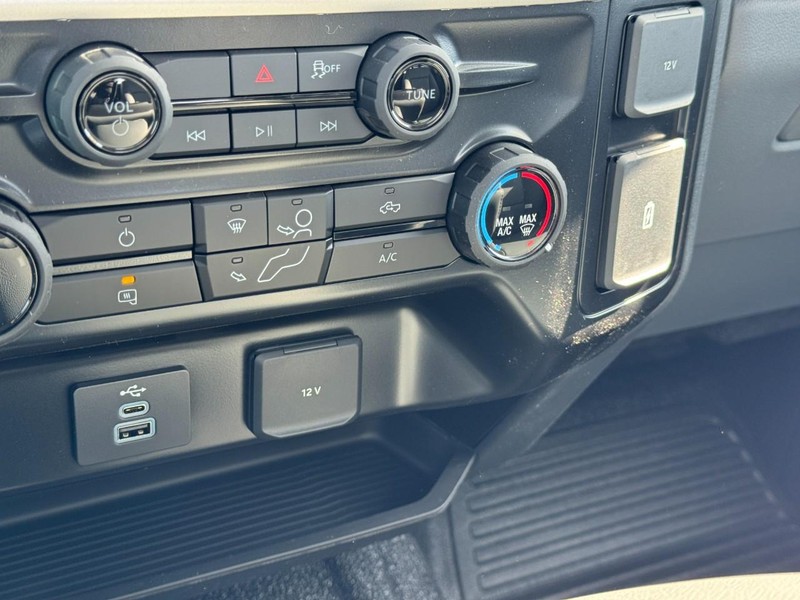 Ford Super Duty F-250 SRW Vehicle Image 16