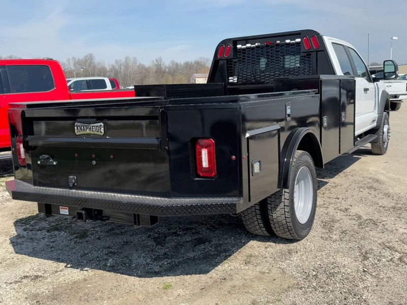Ford Super Duty F-450 DRW Vehicle Full-screen Gallery Image 3