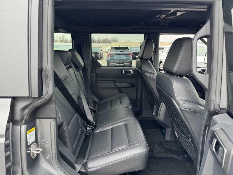 Ford Bronco Vehicle Image 09